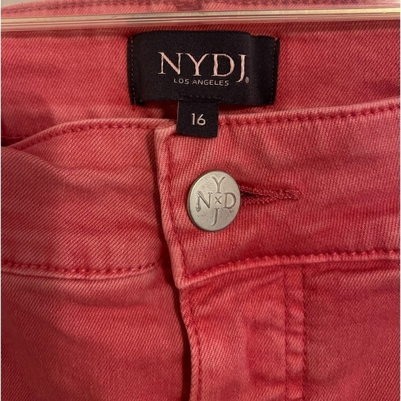 NYDJ  SKINNY CAPRI LIFTXTUCK PINK GREAT PRE-OWNED CONDITION - Picture 4 of 10